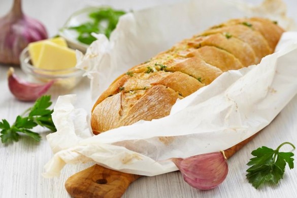 Fokhagymás kenyér 3 módon – a legjobb snack lazázós alkalmakhoz