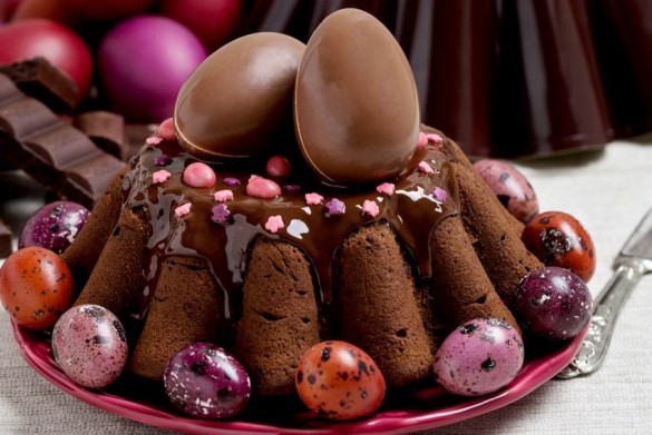 Húsvéti mogyorós csokitorta, „meglepetés” tojással