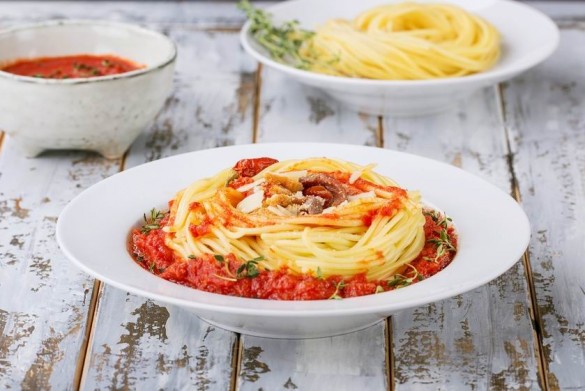 Pikáns paradicsomos spagetti – csábító fogás 15 perc alatt