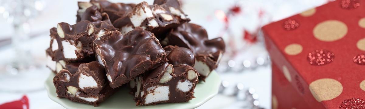 Tömör gyönyör finomság: pillecukros-mandulás csokikocka